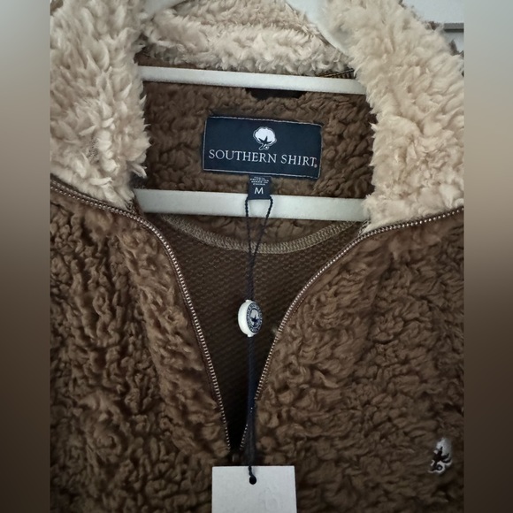 NWT Southern Shirt Company Sherpa Pullover with Pockets in Caribou - Picture 5 of 6